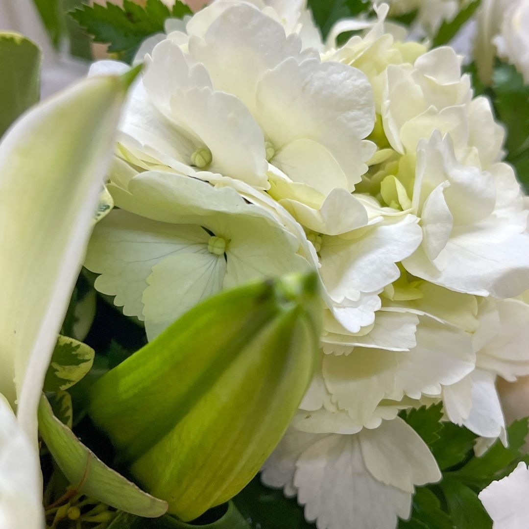 Graceful Devotion Wreath - Image 2
