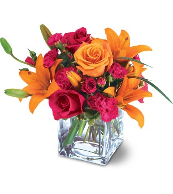 Teleflora\'s Uniquely Chic Bouquet